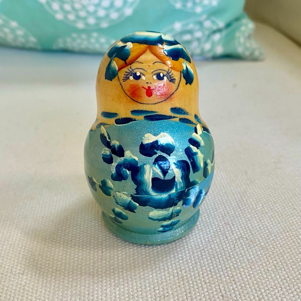 VTG Handmade Russian Matryoshka Wooden Nesting Dolls Blue Flowers 5 Piece 3”